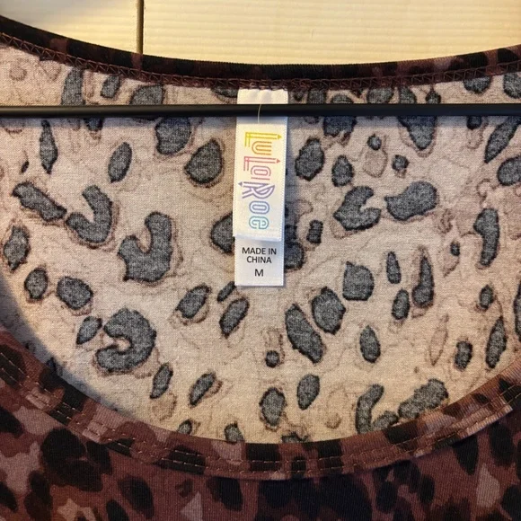 Lularoe Lynnae Long-sleeve Top Leopard Print Size M - Picture 2 of 4
